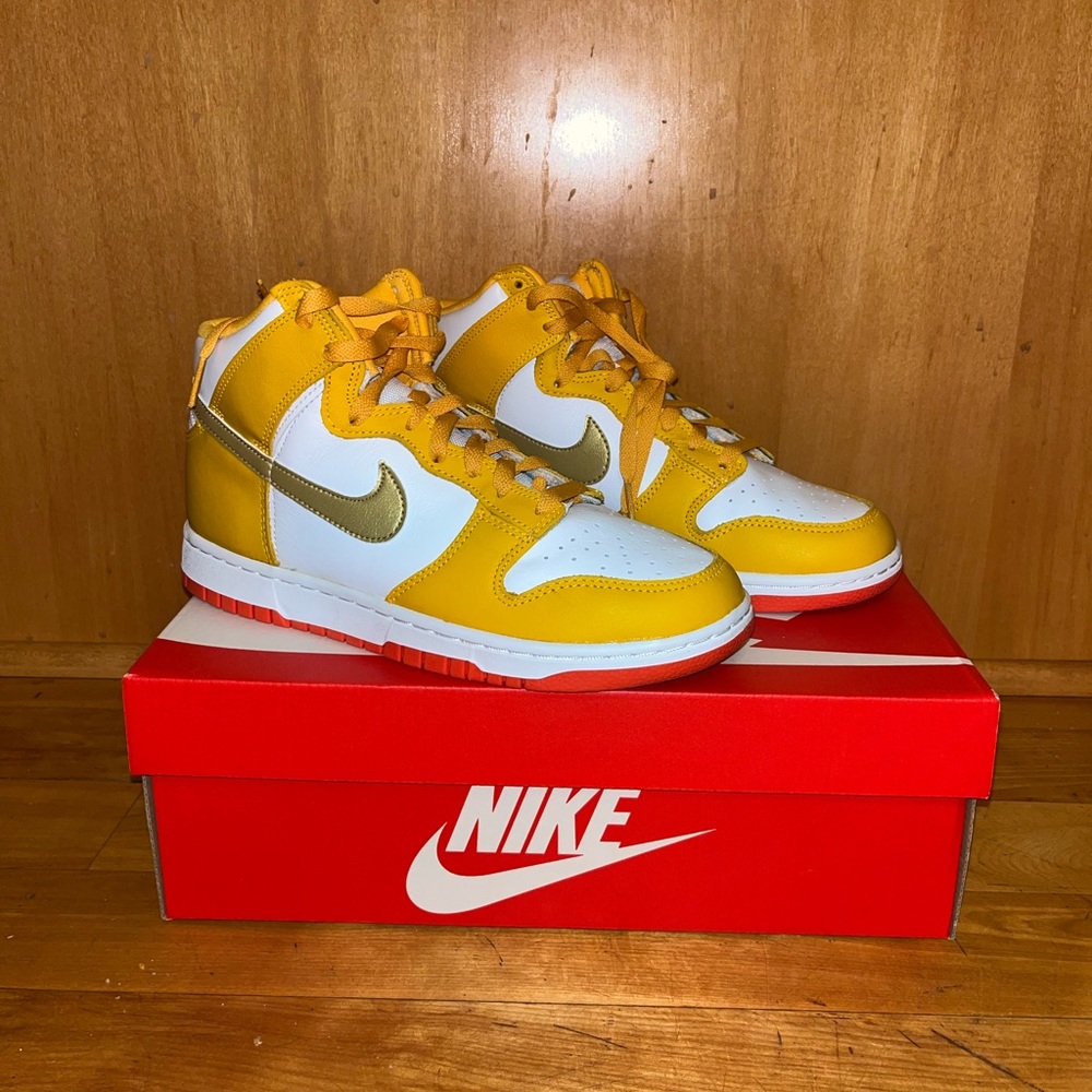 Orange Nike high top dunks 🔥
